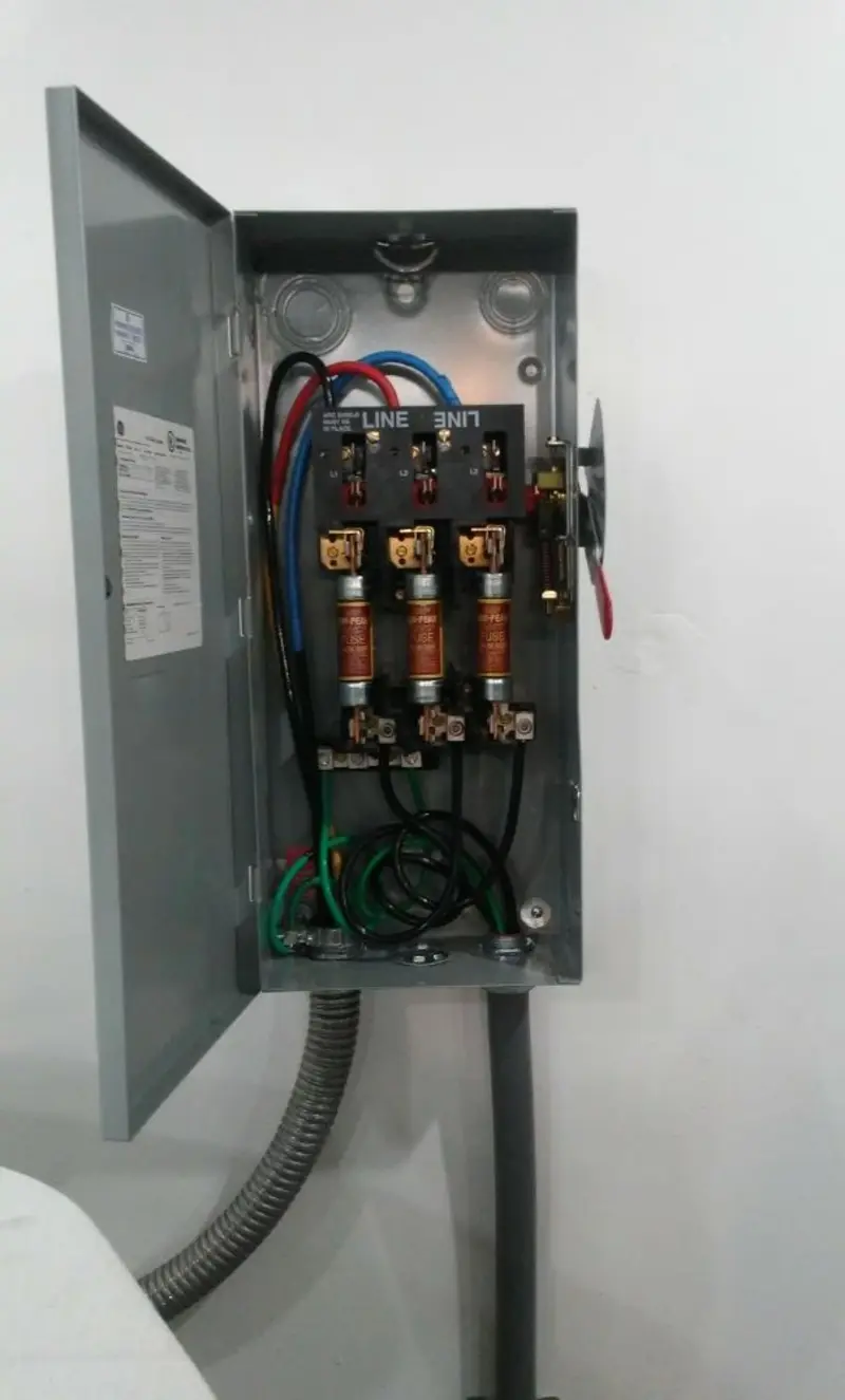 Three-phase disconnect switch installed for Smoke Detector Installation in Geneva